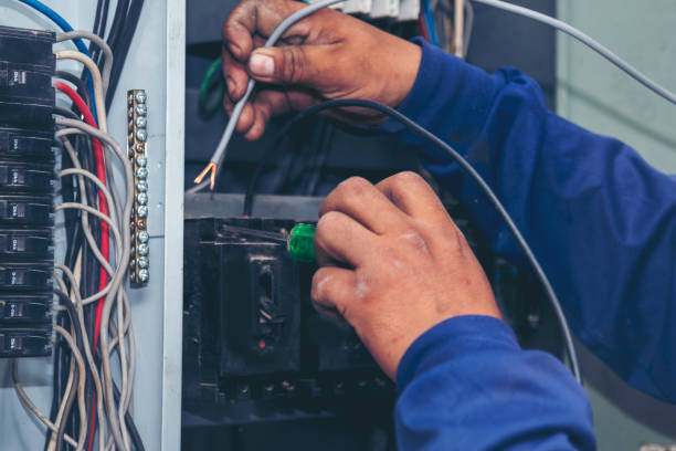 Best Local Electrician Companies  in Greenfield, WI